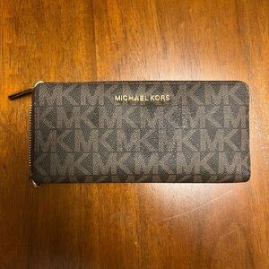 Michael Kors Zip Wallet